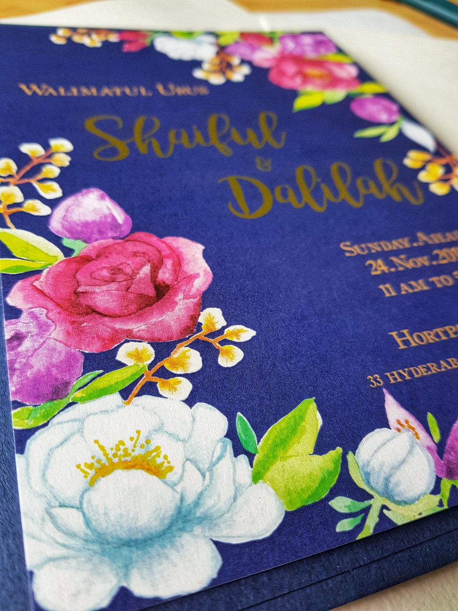Floral artwork different from the usual- a midnight blue backdrop to richly coloured flowers!

#onglaiart #ongweiting #floralartwork #weddinginvitation #custominvitation #wedding #weddingartwork #sgwedding #sgbrides #watercolour #gouache