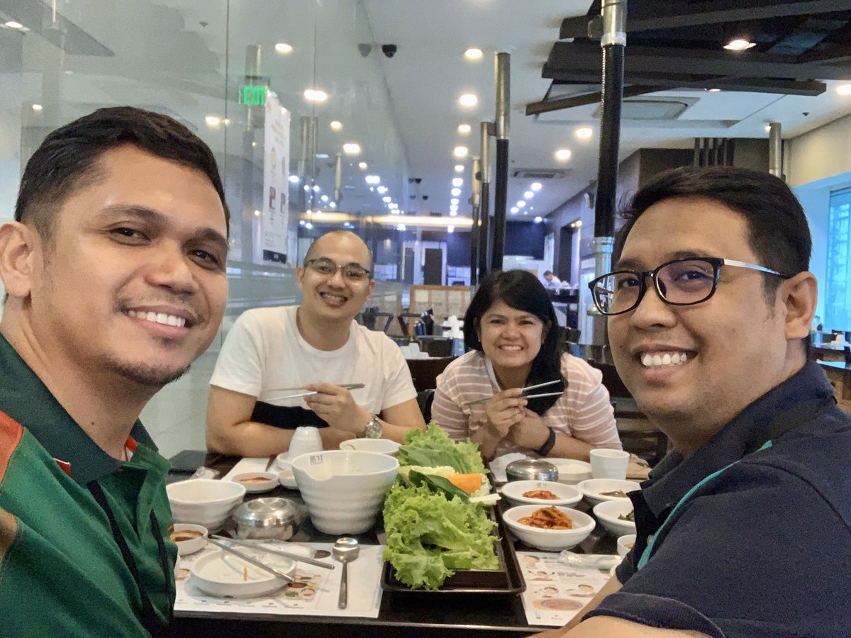 June_ianboi's tweet photo. Samgyup lunch with the @clintbill and the gang @jctmonreal @jp_parada https://t.co/BSC5WS9BhT
