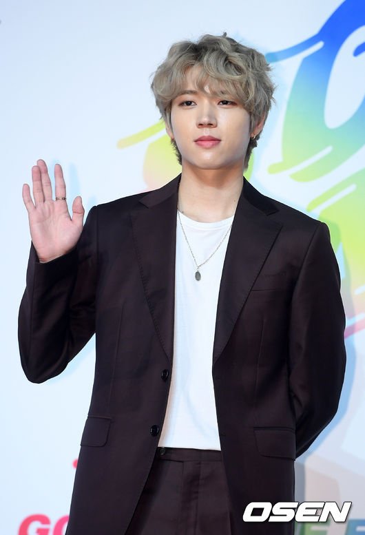 ifntinfo's tweet photo. [NEWS] 191024 INFINITE Woohyun to enlist today and complete basic military training at Nonsan Army Training Center

He will be serving as a public service worker due to shoulder injury suffered during filming in 2014 

#인피니트 #우현 #남우현 https://t.co/yqxhyphPAi https://t.co/GMf6CIrgOZ
