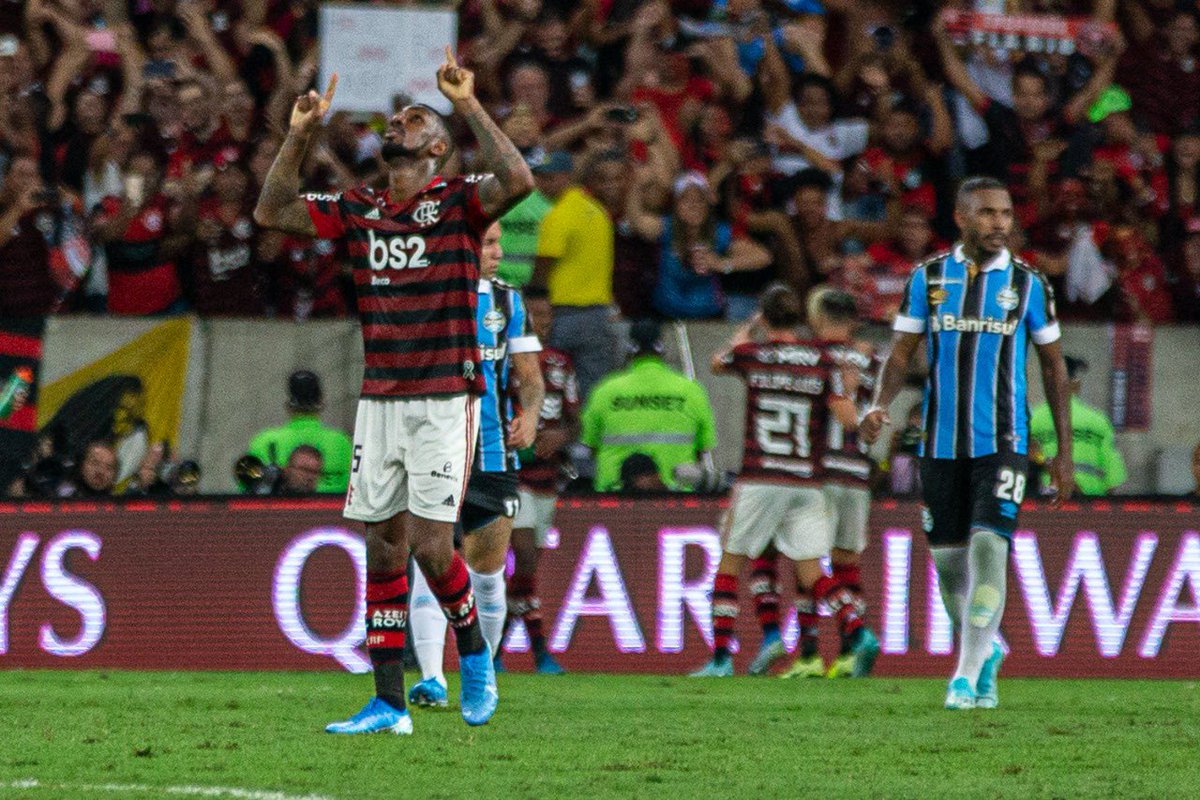 GersonSantos08's tweet image. Não tem outro igual. Noite inesquecível no lugar que amo! O sonho continua vivo, NAÇÃO! VAPOOOOOOOO 🙅🏿‍♂🔴⚫