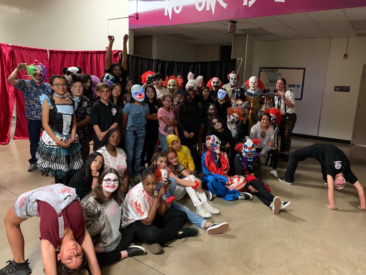 serranocougars's tweet image. Super amazing evening with our PALS spooky haunted house and an exceptional Orchestra and Choir Concert! Congratulations to our students on a true championship evening! #SerranoChampionCougars #notechnoproblem