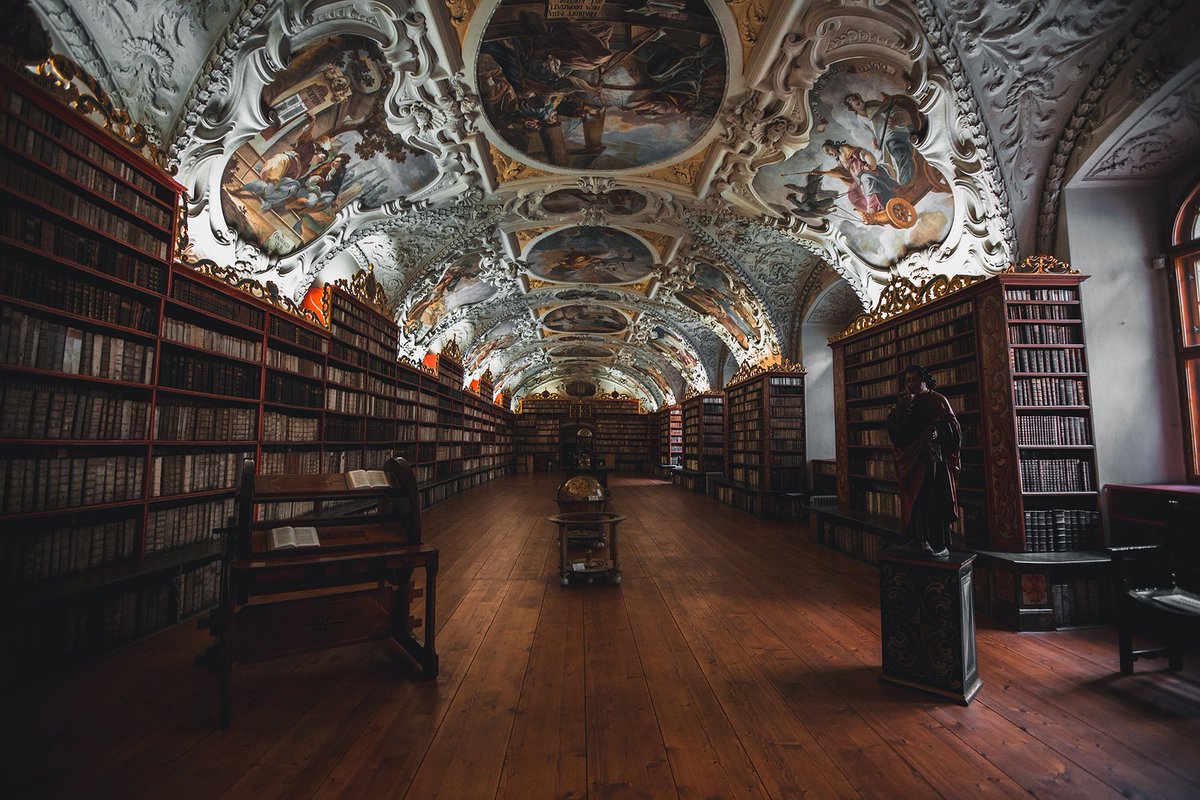ZafonOficial's tweet photo. Hoy se celebra el Día de las Bibliotecas con la intención de resaltar su importancia como lugar de encuentro de los lectores de todas las edades con la cultura. ¿Cuál es la biblioteca más bella que habéis visitado?

#DíaDeLasBibliotecas #CarlosRuizZafón https://t.co/5jpJqJkoDV