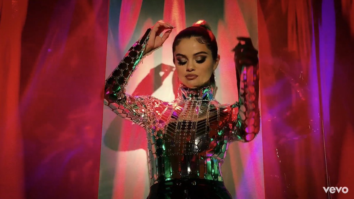 PopCrave's tweet photo. .@SelenaGomez has released the music video for her second new song, “Look At Her Now.” 💖

Watch: https://t.co/L3HuBXSZwy https://t.co/QhGq7foBNx
