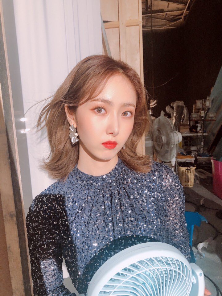 [#ヨチン_Day_シンビ]

ㅋㅋㅋ…フフフ

#GFRIEND #ヨジャチング #FallinLight #Sinb #シンビ
#涼んでるだけなのに美しいシンビ