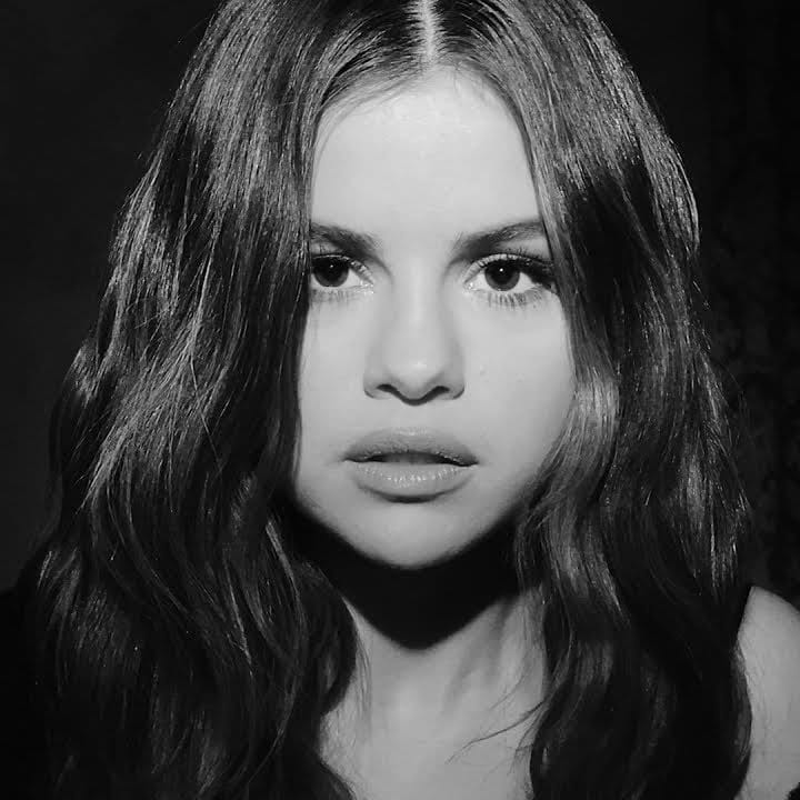 glamorousbb's tweet photo. Selena Gomez releasing a sad ballad about moving on from a long relationship to releasing a song about being happier than before the next night. Legendary #LookAtHerNow https://t.co/FK55wVO7wC
