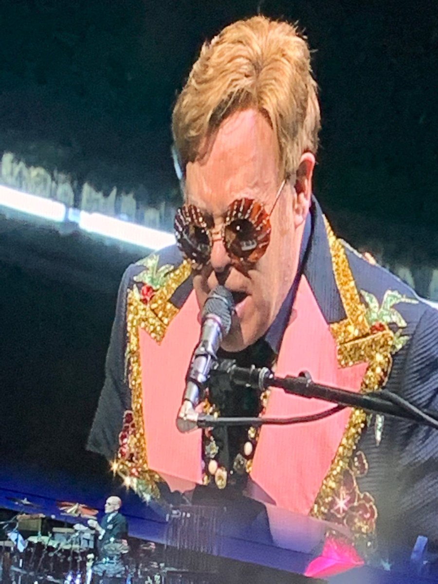 #EltonFarewellTour most amazing concert ever! Elton is amazing and his band is awesome!