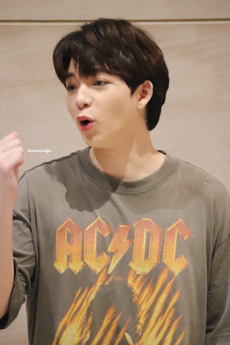 KwanzaMafia's tweet photo. คุยเก่งจังเลยคะ!! @basjtr 
#บาสเด็กอ้วนที่แท้จริง
#LacostexBas https://t.co/31lATsJ4Bk
