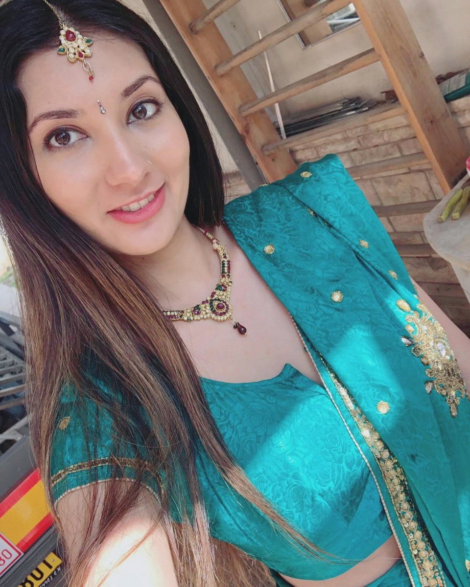 Me wearing a #saree on #Purim ❤
Long live #India 🇮🇳 and #Israel 🇮🇱