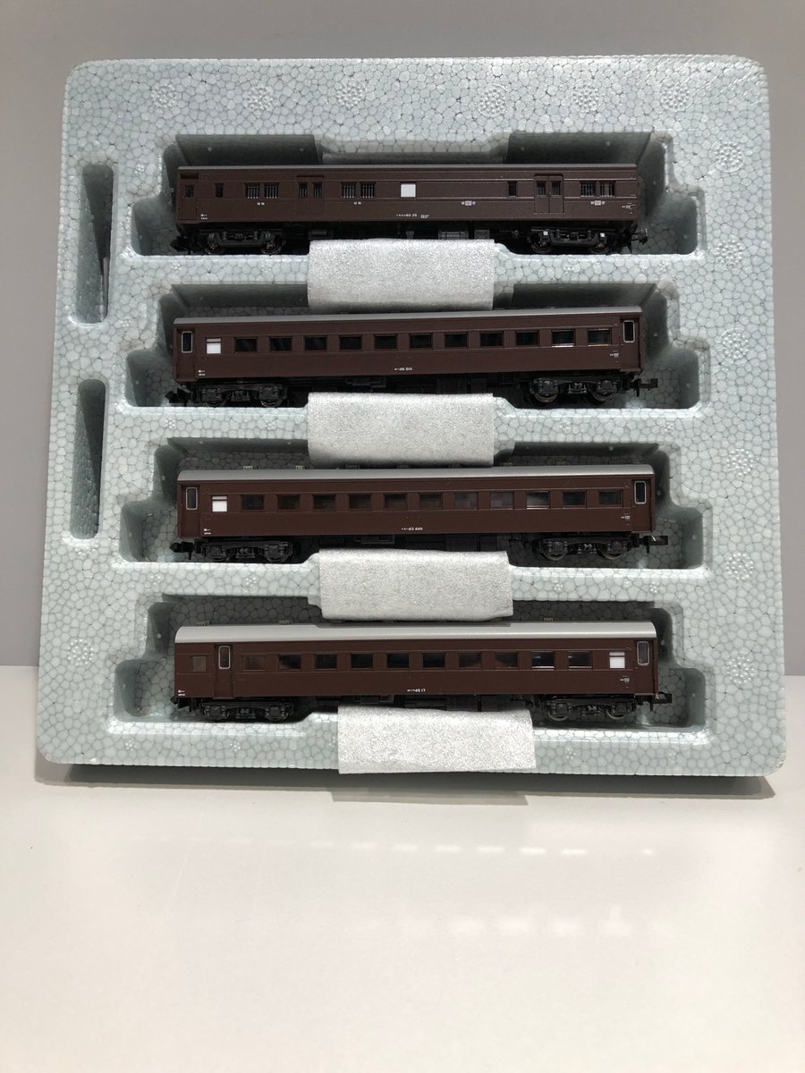 旧形客車 4両セット(茶)の内容です。 スユニ60、オハ46、スハ43