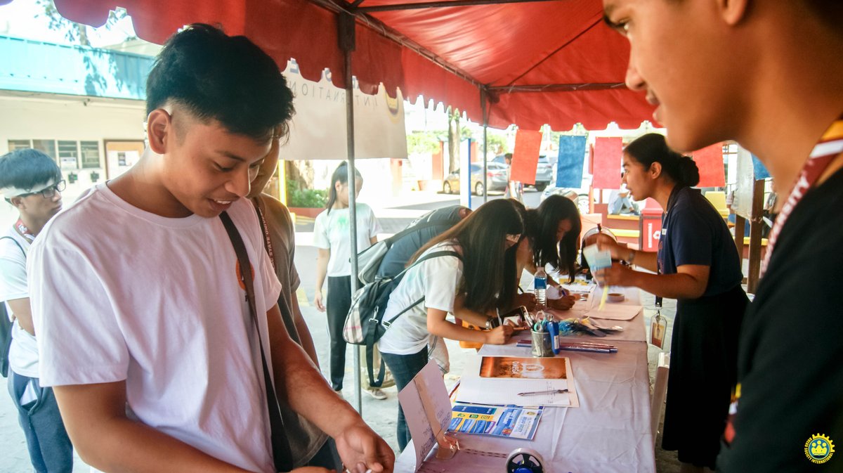 mcgibread's tweet image. A week-long LIBREAD services happened at Tarlac State University Main Campus from October 14 to 18 during the school's foundation week. BREAD Society offered free book covering &amp;amp; printing services, school supplies &amp;amp; bookmarks.

A BREAD orientation &amp;amp; a Bible study were also held.