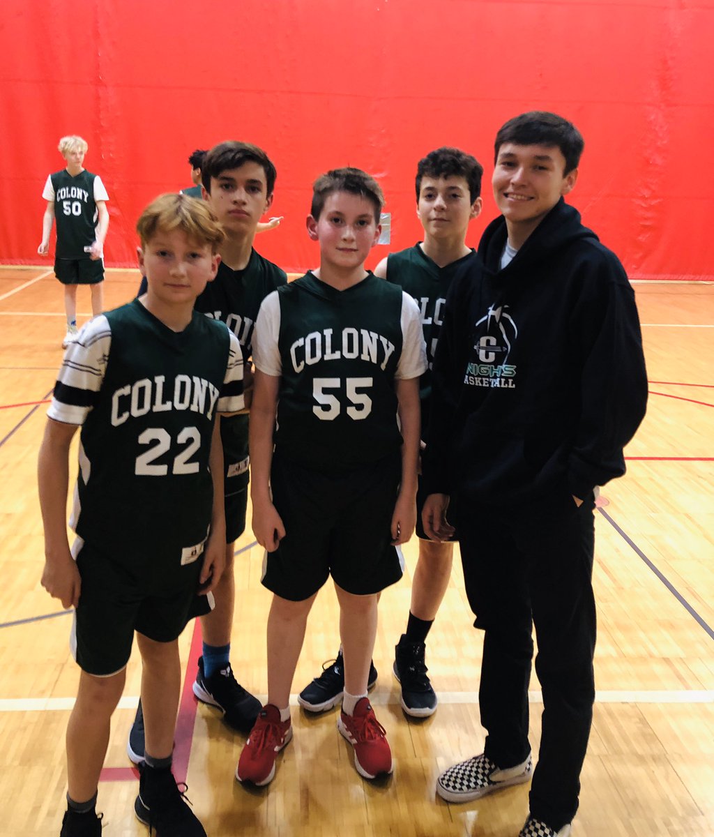 MaryTeresaFulp's tweet image. Practice like a champion. Colony High players coaching Colony Middle School players. This is what growing a culture of excellence looks like. #BetheChange #ServiceOverSelf #CMSPointPositive #BuildingChampions
