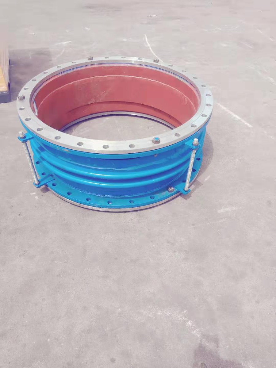 A compensation for thermal expansion: it can compensate for multiple directions, which is much better than the metal compensator that can only be compensated in a single way.
B is light, simple in structure and convenient in installation and maintenance.