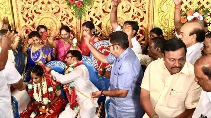 TPKMadurai's tweet photo. #மன்னார்குடி...
கழக இல்லத்திருமண விழாவில்...
தலைவர் #மக்கள்செல்வர் அவர்கள்... https://t.co/Ku6t8NRBrx