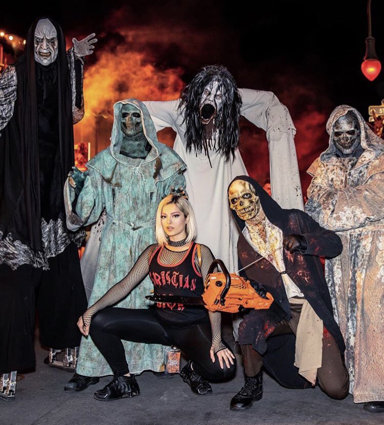 wmj_intl's tweet photo. 【Bebe Rexha】
ビービー・レクサが毎年行われているユニバーサル・スタジオ・ハリウッドでのハロウィン大イベント「Halloween Horror Nights」に行ってきました👻🎃

彼女の新曲「You Can’t Stop The Girl」も是非聴いてみてください✨

🎵https://t.co/MXbtW2BQzH https://t.co/JbD4sGQWj3