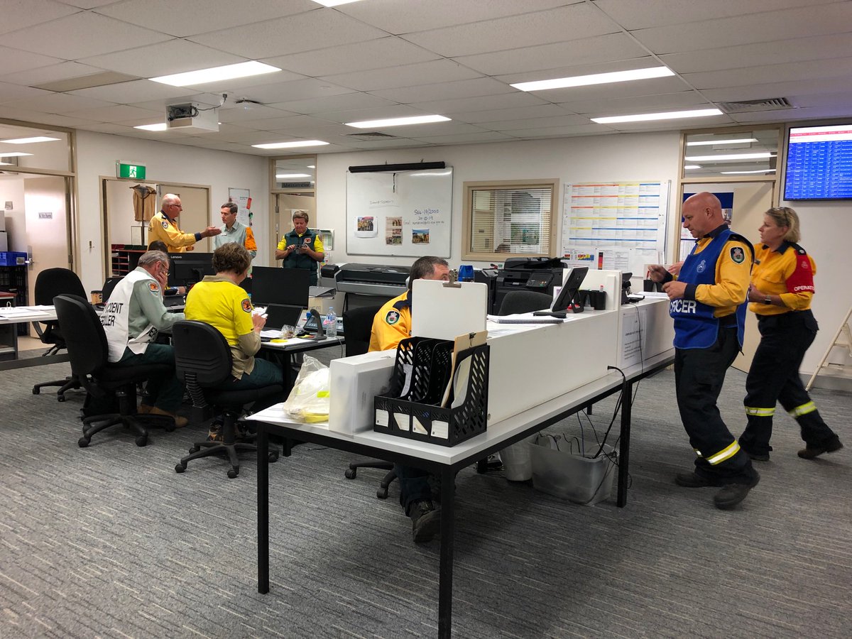 Teams from NSWRFS and National Parks &amp; Wildlife Service working together at Narrabri to contain the Kaputar Fire. Over 10,000 hectares burnt. Crews currently working hard on the Eastern edge ahead of worsening weather forecast for Saturday.