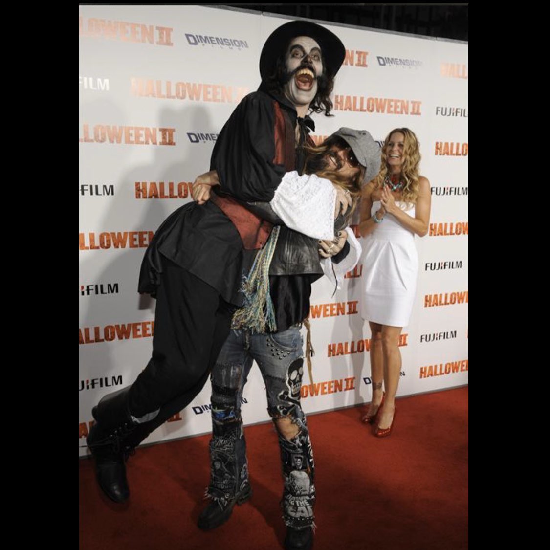 JeffDanPhillips's tweet photo. TBT: Who could forget this legendary #phantomjam night...well #UncleCoffins actually did?! Luckily they captured it in #RobZombie’s #HalloweenII! What a night 2 remember!...&forget?! #scouttaylorcompton #tylermane #sherimoonzombie #poubelletwins #captainclegg #jeffdanielphillips https://t.co/UTpZTy3ISQ