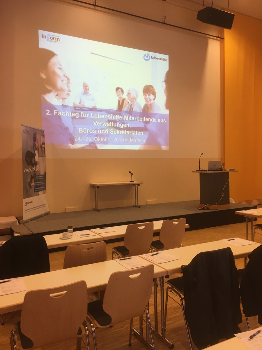 steinbrech_wolf's tweet photo. Ich bin gespannt. Noch ist der Saal leer, in dem gleich der Fachtag der Lebenshilfe für Mitarbeitende in der Verwaltung startet. Der Saal wird sich mit Leben füllen. #LebenshilfeFTVerwaltung https://t.co/Tyc8dZGjTp