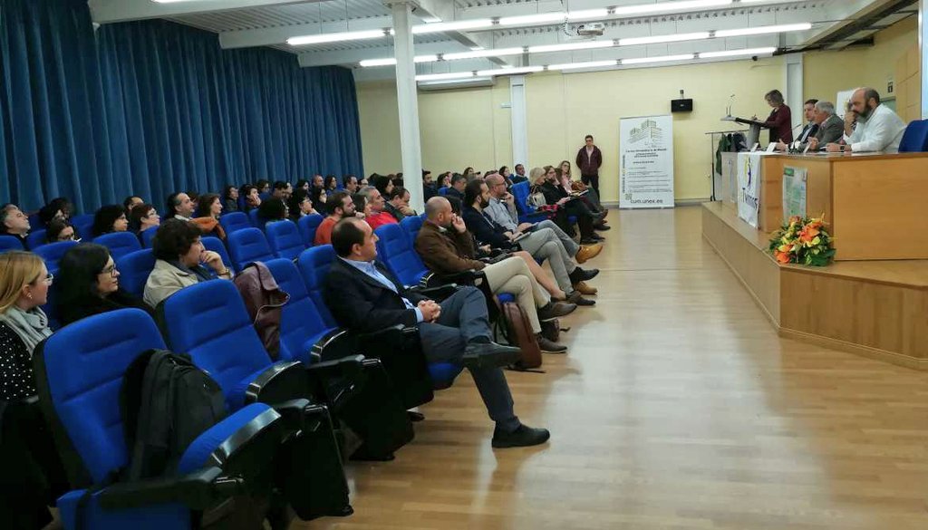 Educación, Ciencia y Formación Profesional (@educacionext) on Twitter photo Aumenta el interés docente por los programas europeos 🇪🇺 de <a href="/eTwinning_es/">eTwinning España</a>. Este curso, se han iniciado ya más de 60 proyectos y 80 usuarios nuevos 👧🏼👨🏽👦🏻. El pasado, se desarrollaron 160 proyectos📚 #eTwinning en #Extremadura, con 461 nuevos usuarios.
↘️juntaex.es/comunicacion/n… Aumenta el interés docente por los programas europeos 🇪🇺 de <a href="/eTwinning_es/">eTwinning España</a>. Este curso, se han iniciado ya más de 60 proyectos y 80 usuarios nuevos 👧🏼👨🏽👦🏻. El pasado, se desarrollaron 160 proyectos📚 #eTwinning en #Extremadura, con 461 nuevos usuarios.
↘️juntaex.es/comunicacion/n…