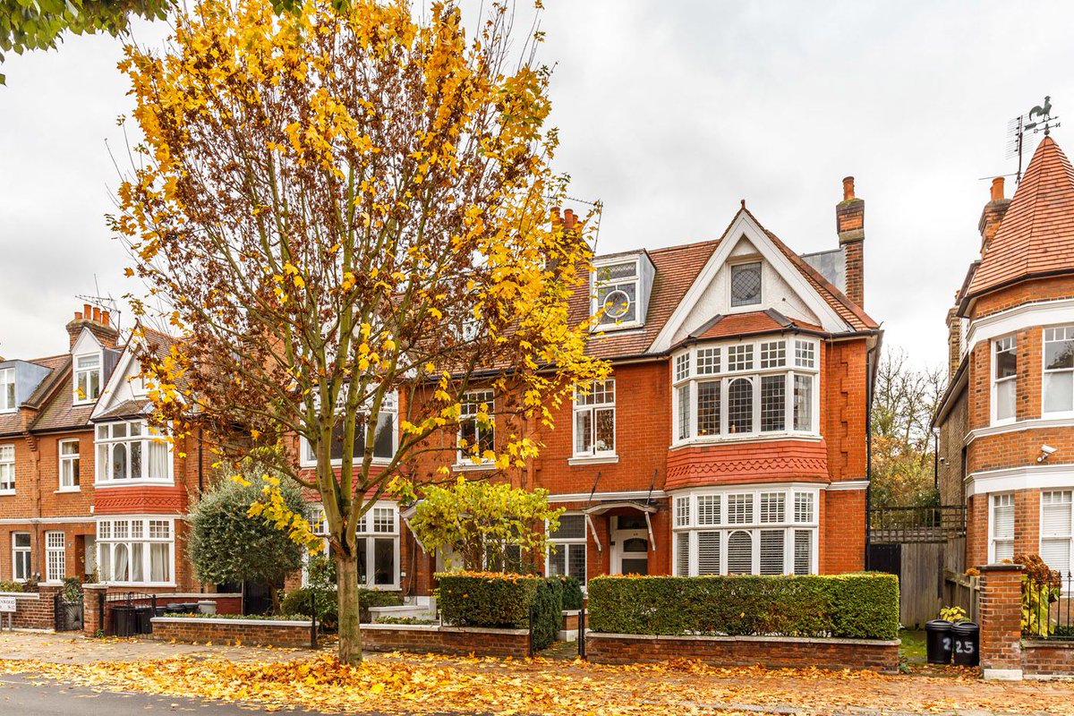 Void periods in property rentals this autumn –  London lettings agents on whether they have seen void periods rise or fall in recent months. buff.ly/2BDjzHO
•
#propertynews #propertyrentals #lettingagent contributors: <a href="/MaskellsEA/">Maskells</a> @LurotBrand <a href="/DrakerLettings/">Draker Lettings</a> <a href="/UKSIR_/">UK Sotheby's Realty</a>
