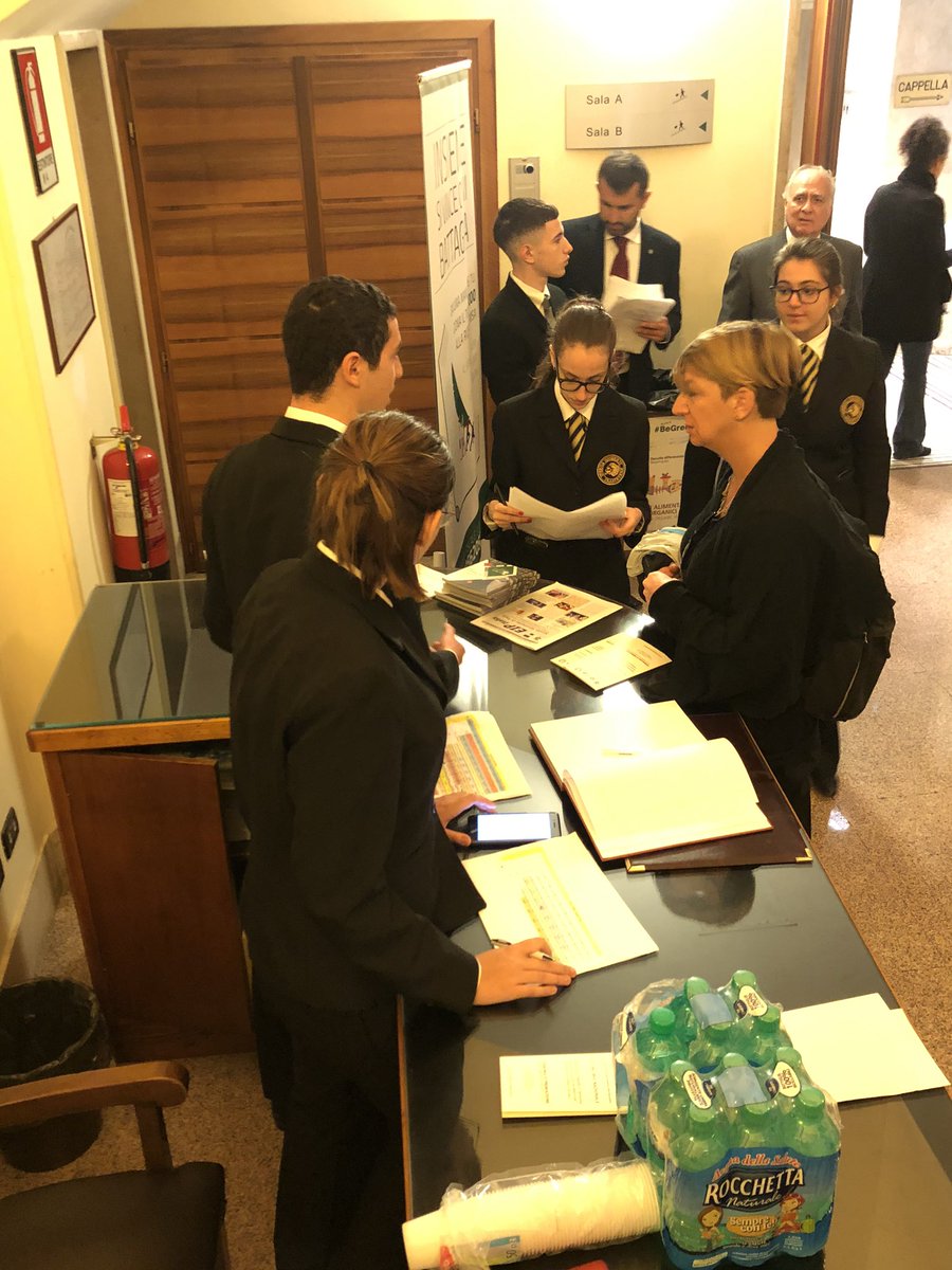 dbienna's tweet photo. #Scuolastrumentodipace @GiobertiRoma ancora insieme alla Presidente Anna Paola Tantucci per la 47ema edizione del concorso. I ragazzi della 4 #accoglienza premiati per l’impegno nella gestione dell’evento https://t.co/LmAWaQW2qg