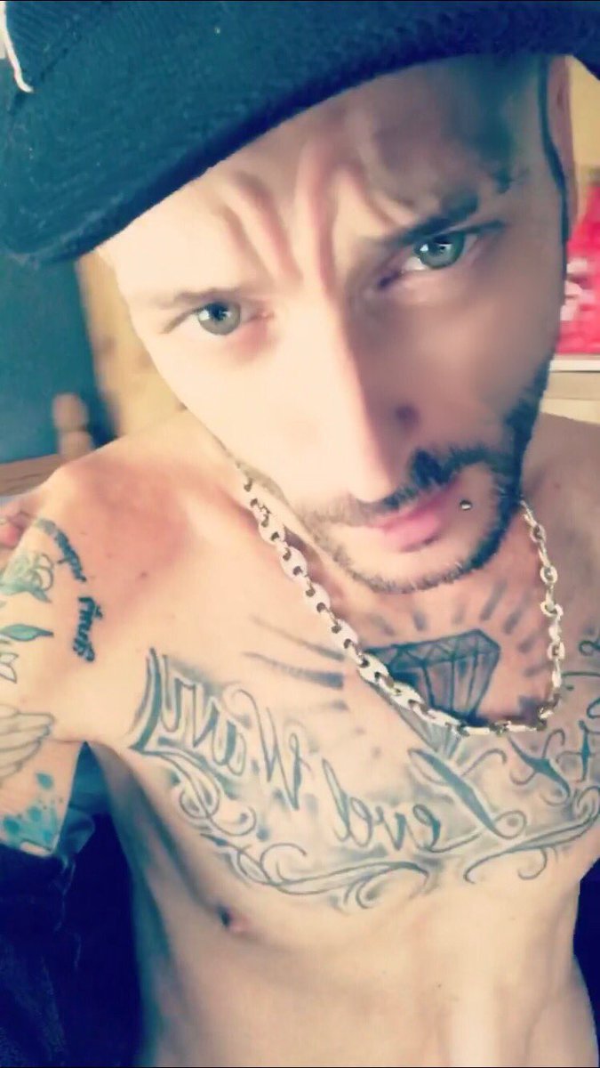 CHmastah's tweet photo. Any Cash pigs want to appreciate this lad right here show me what you can do go on pay up .... #cashpigwanted #fillmyaccount #appreciatemewth #sugardaddywamted #paytobeHAY https://t.co/oJPpf6dDci