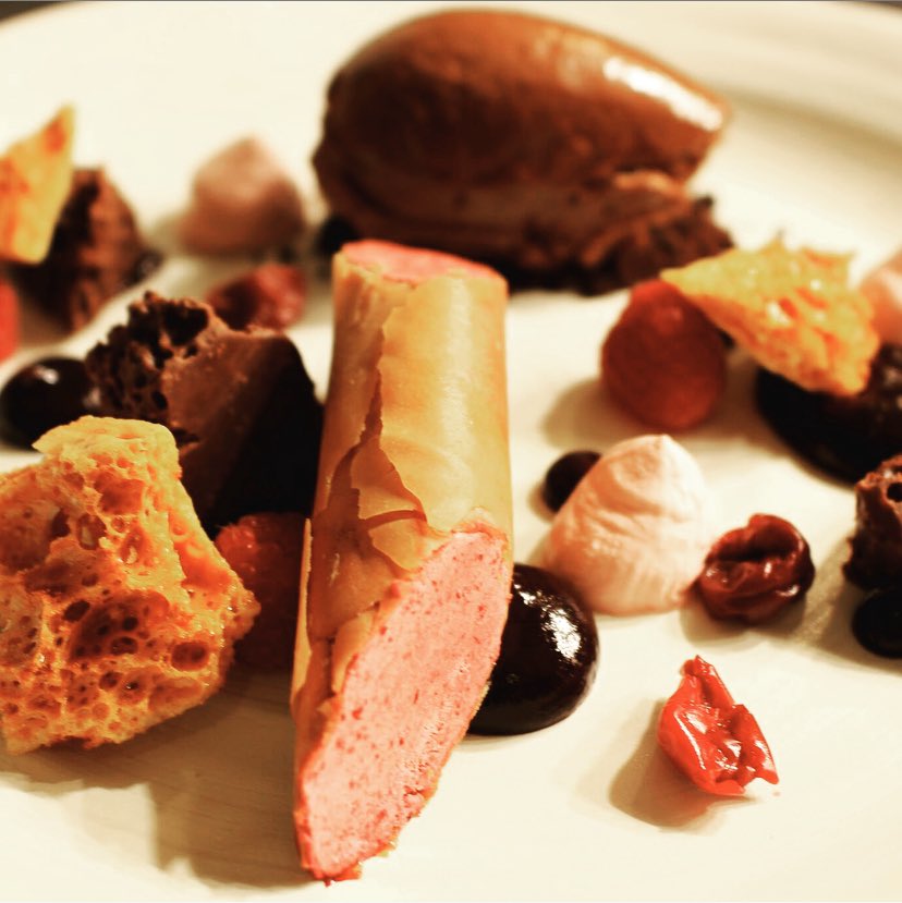Georges_Worsley's tweet photo. ❄️🍂 WIN 🍂❄️ 

We're giving you and a friend the chance to WIN ‘Dinner For Two &amp; A Bottle Of Wine' at the launch of our new Autumn/Winter in November (date tbc).

Enter today👇🏼

FOLLOW US 
RETWEET A COMPETITION POST

#GeorgesWorsley #AutumnWinterMenu https://t.co/y6oXpL3fLh