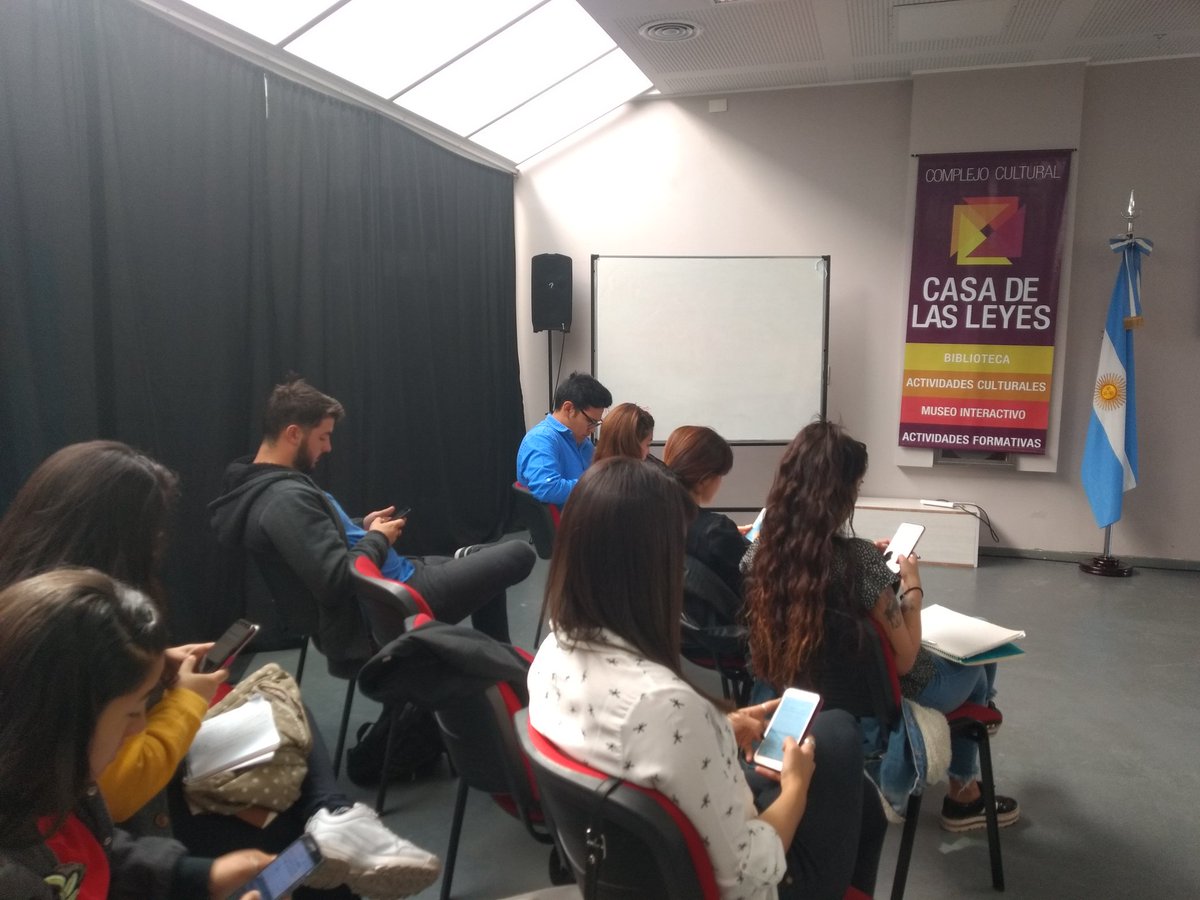 Se arranca la 4ta jornada de capacitaciones sobre #ComunicacionDigital en el complejo Casa de las Leyes para el programa de formación de jóvenes líderes de Neuquén. Una experiencia genial con chicos y chicas de toda la provincia y el equipo de lujo de <a href="/Ccclnqn/">Casa de las Leyes</a> 🙋🏽‍♂️📲