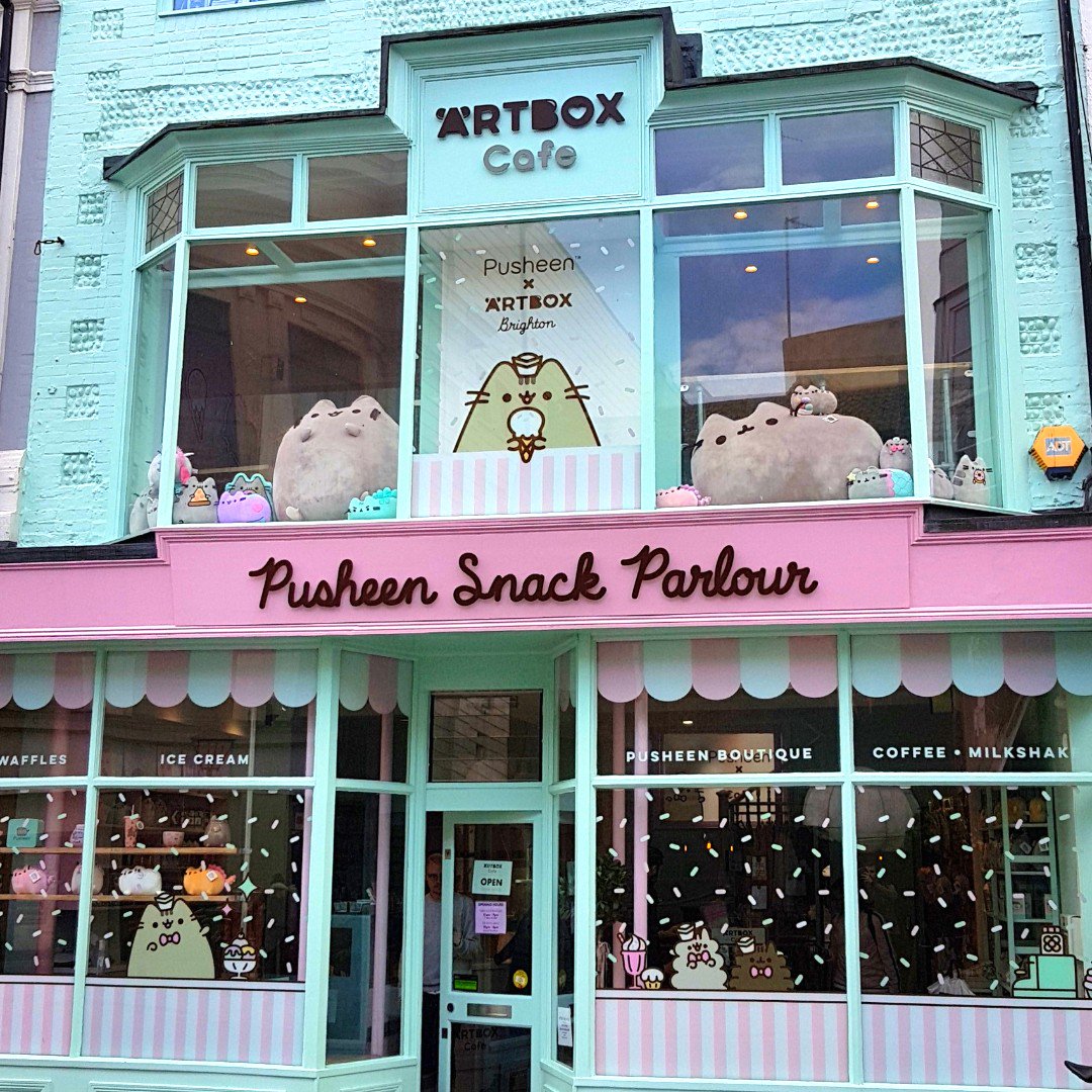 brightontaxi's tweet image. Have you seen the @Pusheen Snack Parlour in East Street yet? @artbox_cafe is the UK's first dedicated character cafe changing themes every couple of months. Catch it whilst you can! 
Wonder what the next character will be? 
#Pusheen #ArtboxCafe #VisitBrighton