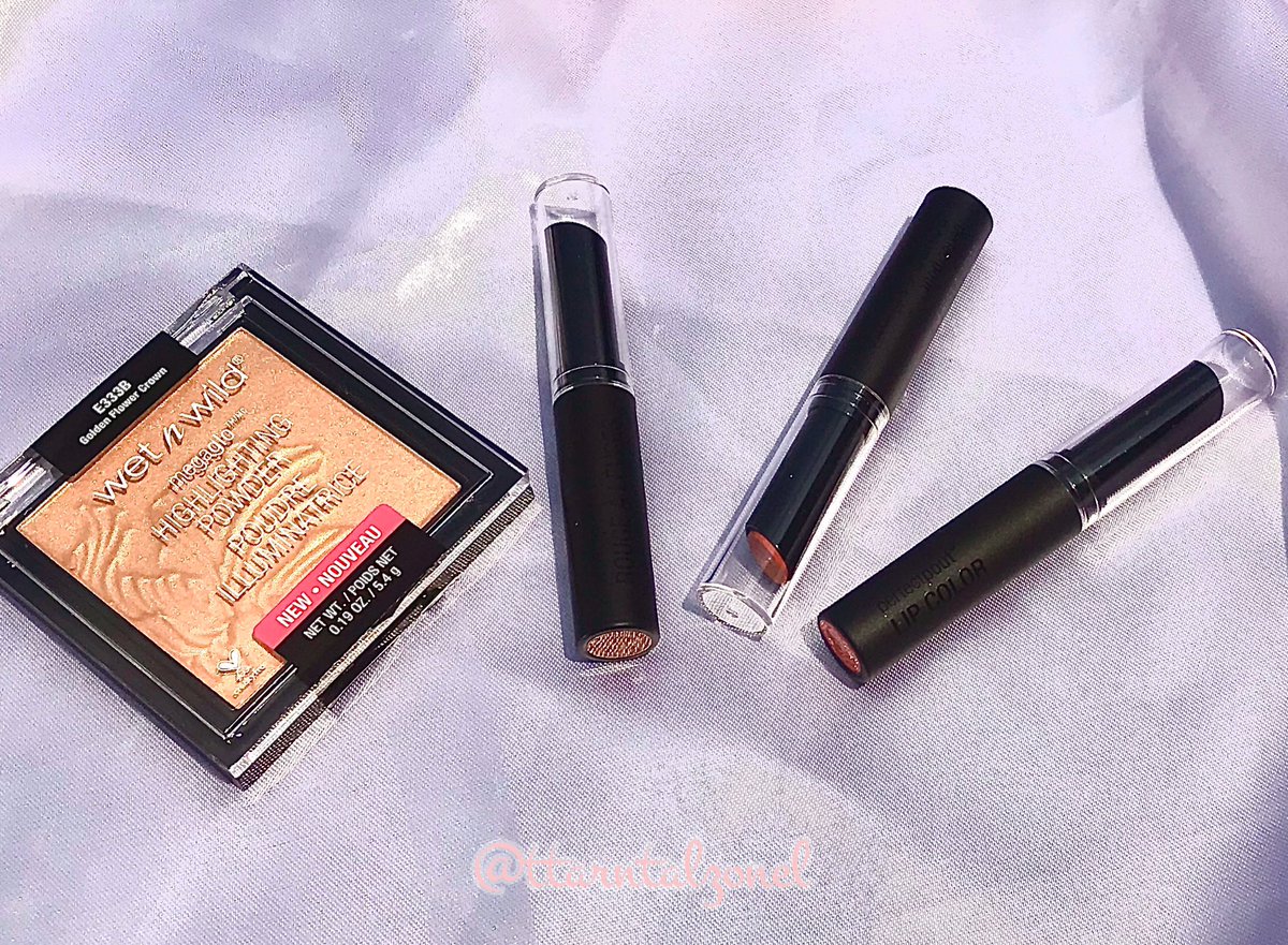 ttarntalzonel's tweet photo. เพิ่งได้ลองลิป Wet n Wild ตัวใหม่เนื้อลิปทาง่ายนุ่มกว่ารุ่นเก่า ติดทนปานกลาง ชอบตัวแพคเกจมากพกพาง่าย ฝาไม่แตกเหมือนรุ่นเก่า เราชอบคือ 222E สีแดงตุ่นๆอมส้มอิฐเข้าได้กับทุกสีผิวเลย ตัวไฮไลท์สีใหม่ก็สวยผิวเงาตาแตกมา��� สี E333B ราคา 390 ฿ส่วนลิป 199 ฿เท่านั้นน #ไว้รีวิวห้ามขายของโว้ยย https://t.co/vdRMOpdCQM