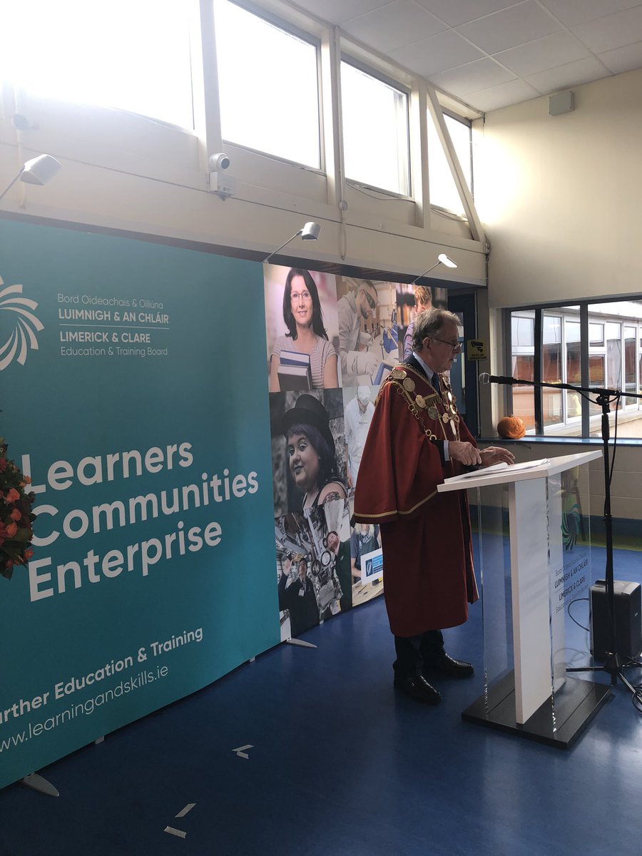 Mayor Cllr Sheahan sharing his experiences with education & his humble beginnings at VTOS Limerick graduation today. #FindTheBestinYou #thisisFET #graduation #ilovelimerick @KR_Campus @LimClareETB