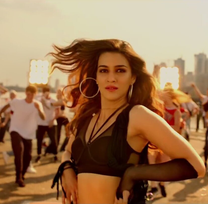imshiva17's tweet photo. Lots of love, very best wishes
@kritisanon for #Housefull4 hit
the screen tomorrow...π₯
Read good things about
film, specially Ur character's
from everyone.π #Housefull4Review
Looking forward to see U as
Rajkumari Madhu / Kriti tomorrow
on bigscreen...β€ #H4Tomorrow https://t.co/pHd8RsTiKq