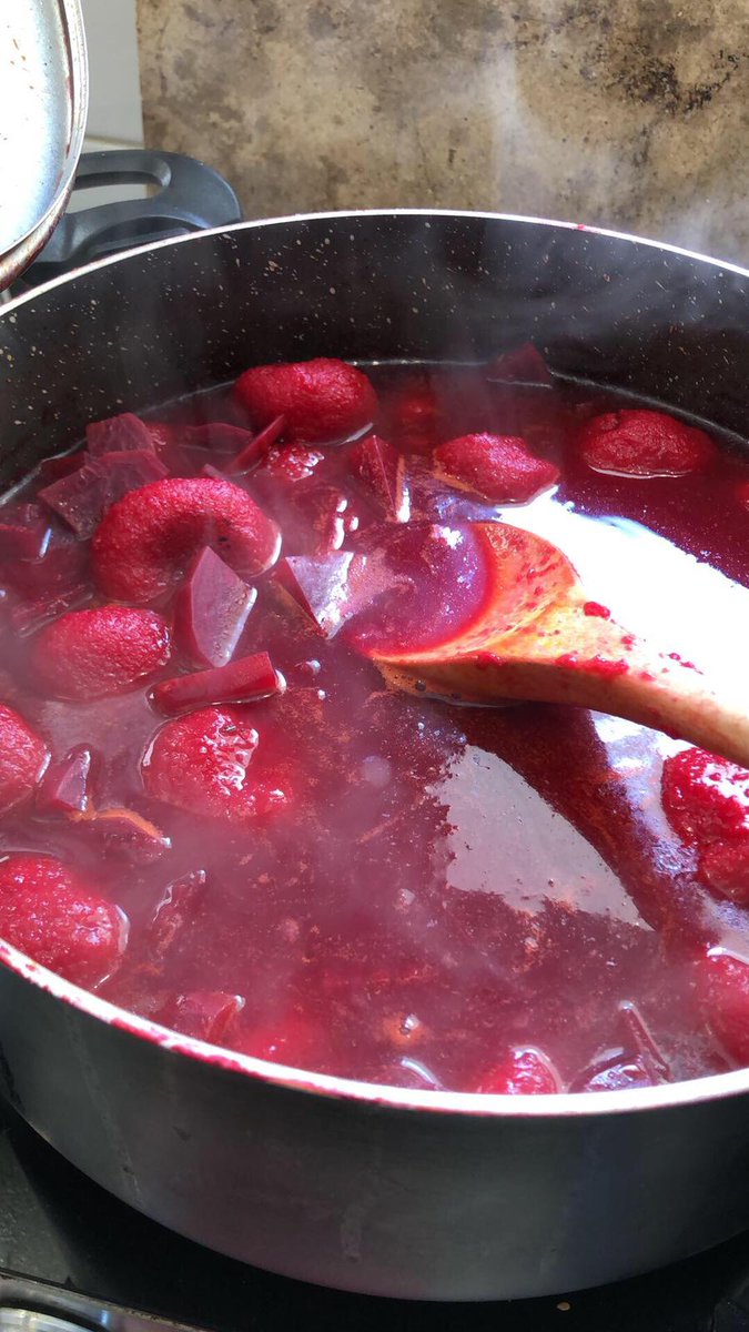 evilrona's tweet image. היי, אתם יודעים שאני מעבירה סדנאות בישול?
הסדנאות אצלי בבית ואני מלמדת להכין קובה במרקים שונים, לחמניות בשר ועוד כל מיני.
הסדנה הבאה ביום שישי ה8.11 בשעה 9. מוזמנים לפנות אלי לפרטים נוספים 3&amp;gt;