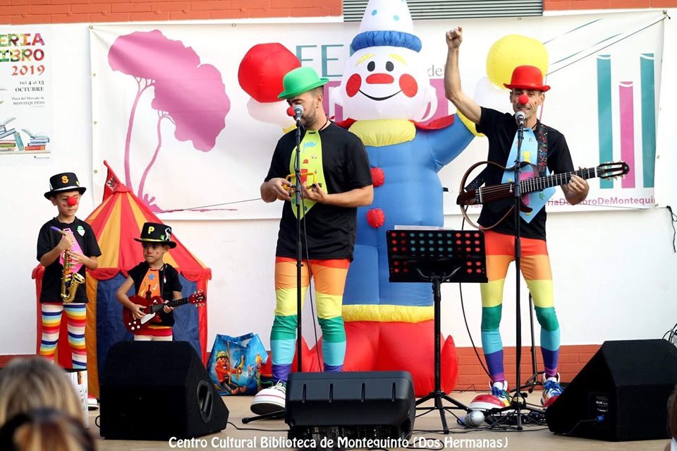 TusKmsDanVida's tweet photo. Los más pequeños están de suerte! Mientras los mayores corren, 🤡 Los Payasos Flamencos con su🎸Música 🎼como 💉Medicina del 💊Alma tomarán el escenario para animar y hacer reír a todos los niños del Alamillo. Un aplauso por tan divertida y original aportación 👏👏 https://t.co/w0nhbN24Xc