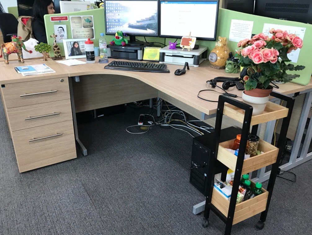 LauAnshul's tweet image. Has anyone ever considered Work Detox!? I have just emptied my desk completely &amp;amp; already feel so calm &amp;amp; happier 🖥️ workitdaily.com/tips-work-detox #WorkDetox #DetoxHelps #WorkingBetter #Edtech #ALTC #DeskSeemsBigger #CleanUp #workspace