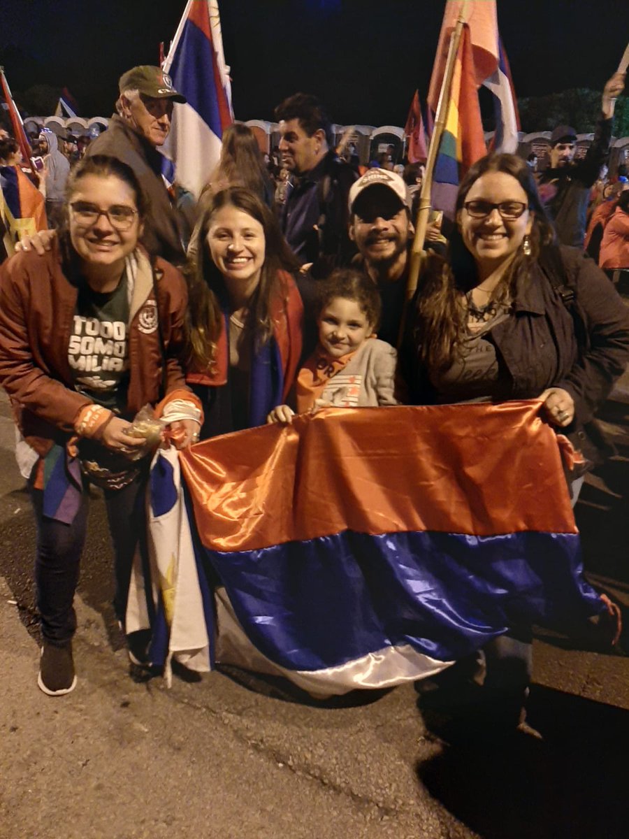 efevist's tweet photo. Ya estaba re manija, después del #ActoFinalFA no me aguanta nadie.
3 días, vamos por #4FA en primera vuelta con mayoría parlamentarias sin reforma.
Para seguir profundizando los cambios y garantizado derechos para todes. 🔴🔵⚪🌊 #VeniConLoBueno
#MartinezPresidente https://t.co/iOzJl2wDNr