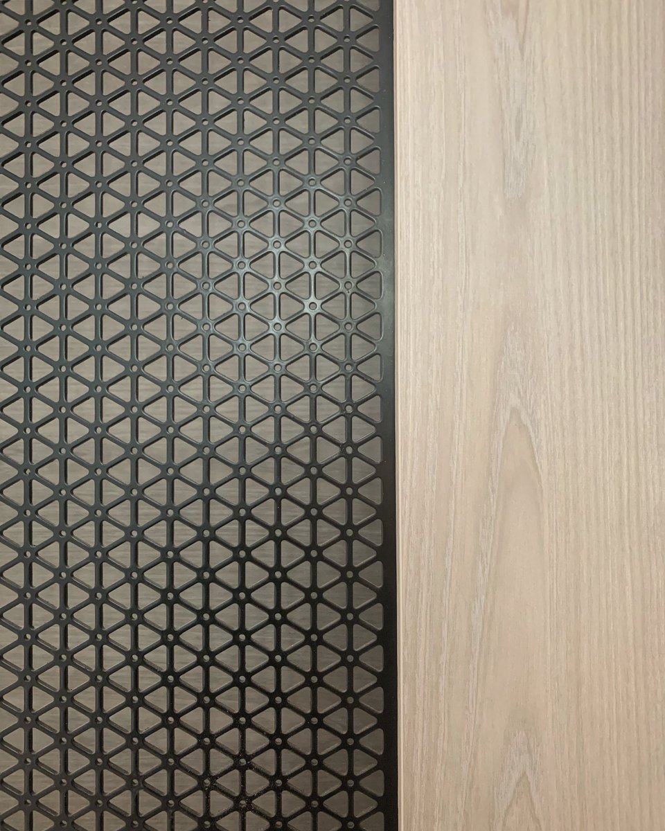 TaniaAzadianltd's tweet photo. Detail of a striking decorative perforated metal panel powder coated in black that we sourced to be installed in to a Study joinery unit as a sliding panel to hide the TV
#interiors #interiordesign #interiordetail #perforatedmetal #slidingpanel #metal #joinery #joinerydetails https://t.co/dAH0eAEpf4