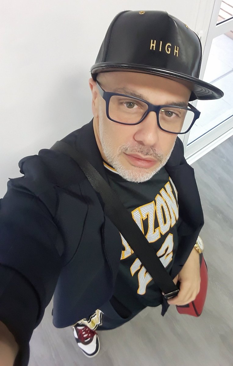 marcostosti1's tweet photo. #homens #bomdia #life #gaysp #gaylife #gaylatino #gayguy #gaybear #fashionista #fashionlife #fitness #fit #corpo #homens #spgay #sp #streetwear #style #stylebears #stylebeards #stylestreet #streetweaer #menswear #menstyle #gaysexy #gaylatino #gayguy #gaybear #fashionista #fashion https://t.co/hTrqu6IpCX