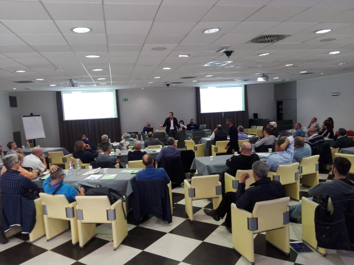 FilcaCisl's tweet photo. 👷🏻‍♂️ XVIII Assemblea Rlst a #Rimini, Macale: "Da questo evento tanto impegno e idee innovative sulla #sicurezza nei #cantieri. L'Rlst è una figura spesso sottovalutata dalle istituzioni ma che svolge un'opera importantissima per tutelare la salute e la sicurezza dei lavoratori". https://t.co/Q96XfoxOOC