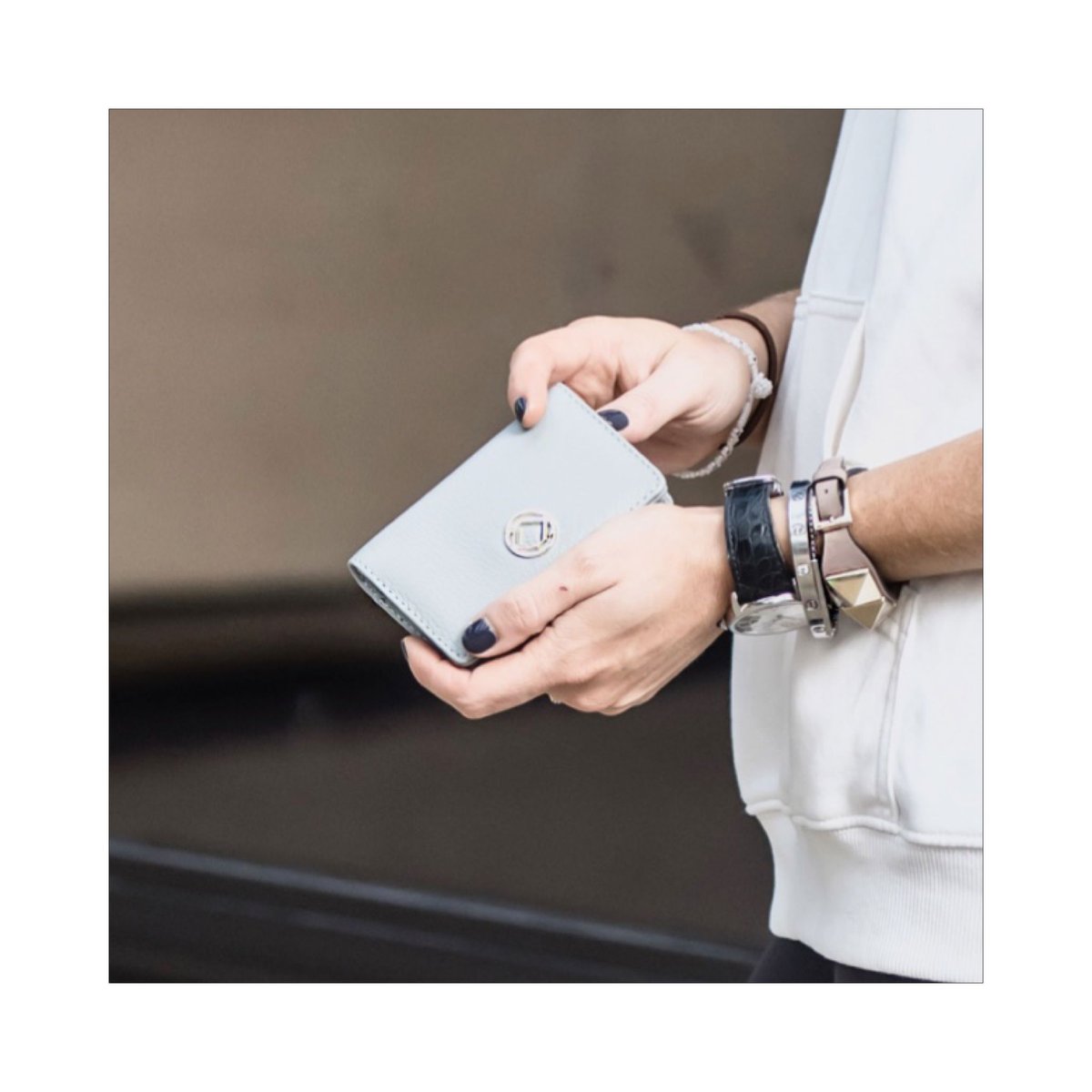 Small and perfectly formed 🕊✨

#oprah #greyleather #buildyourkit #leatherpurse #beorganised #onthego #purse #getorganised #grabandgo #lifeinyourhands #travellight #smallgifts #giftforher #effortlessorganisationandstyle #kerikit #kerikitengland #mumbossme