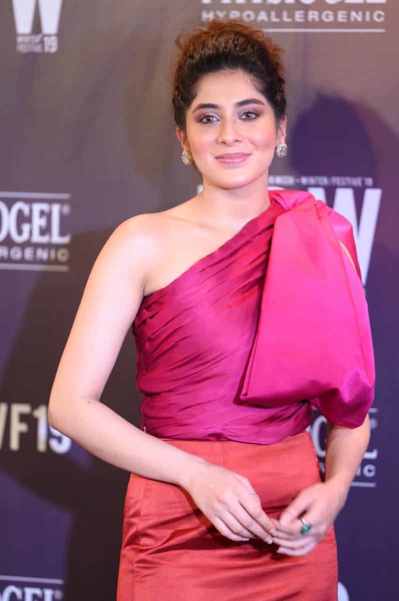 showbiz_all's tweet image. Loollywood diva @azekah.daniel shown at red carpet day 1st FPW #fpw #fpwss19 #riwaayatepakistanmagazine