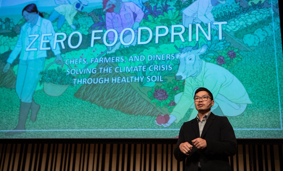 bculinary's tweet photo. “La comida y la agricultura son la mejor y más práctica manera de encontrar soluciones al cambio climático”. El ganador del #BCWP2019 Anthony Myint presenta su iniciativa @Zerofoodprint ante los/las estudiantes de BCC. #sostenibilidad #foodforchange https://t.co/iQ6QaRoWO7