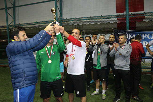 Merkezefendi Ilce Spor Müdürlüğünce organize edilen Kurumlar arası 29.Cumhuriyet Kupası 10 takım ve 100 sporcunun katılımı ile sona erdi.  1-Gençlik ve Spor Ilçe Müdürlüğü  2- Merkezefendi Milli Eğitim Müdürlüğü  3-Merkezefendi Halk Eğitim Merkezi B  <a href="/AIbanoglu/">Ali Ibanoglu</a> <a href="/mehbaykan/">Mehmet Baykan</a>