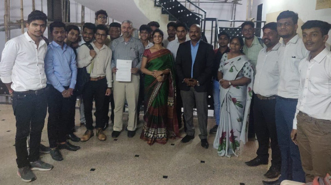 CouncilSkill's tweet photo. A section of 45 Proud BBA Logistics students from RAISONI Group of Institutions, Nagpur, who got placed by the companies Delhivery, Expeditors, FM Logistics, Mahindra, Miles of Smiles, Navata, V-Trans, R & Y, JAC and others.
#logisitics #bbalogistics #raisoni #nagpur https://t.co/r5aNj7C3gD