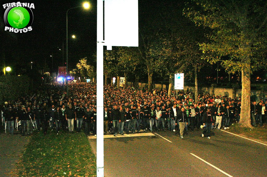 nkardy2's tweet photo. 5 ans déjà que le peuple vert a envahit Milan et retourné son stade mythique.
Les joies de la coupe d’Europe !
« A travers toute l’Europe se déplacerait... »
#ASSE #ASSEINTER #SaintEtienneCoupedeurope https://t.co/Yvmb5GSKYI