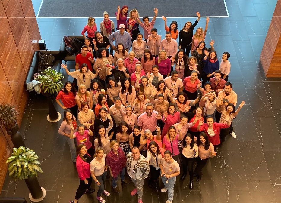 stoltziri's tweet photo. we celebrate in #IBMMSC Bucharest #PinkOctober day . #girlspower 4 #BreastCancerAwareness . Big #team photo. cc @cmihaila , @geroldgutti , @RoxCiupariu, @RoxanaStratina https://t.co/LYkxJaojSc