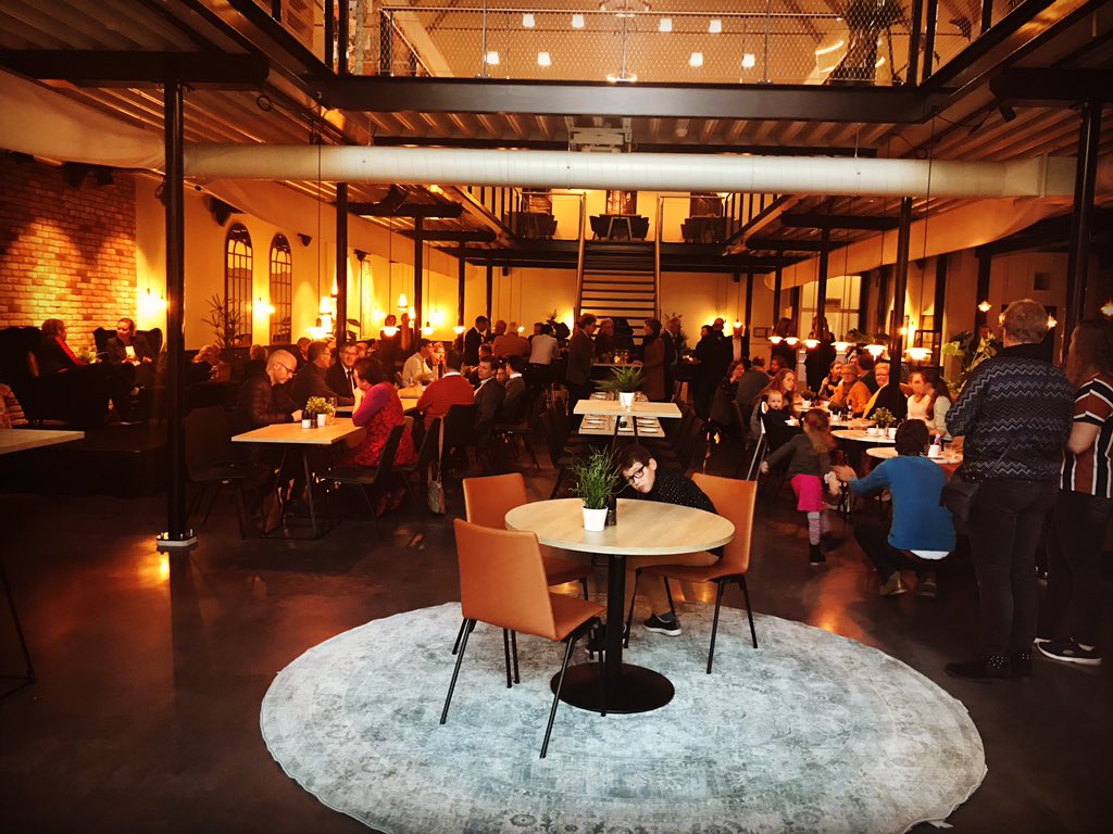Gisteren heeft Gekuist Gastheerschap in samenwerking met Downtown Veenendaal de borrel mogen verzorgen voor <a href="/NotarisNovia/">Notariskantoor Novia</a> omdat <a href="/HeleenVink/">Heleen Vink</a> eerder die dag is benoemd tot “toegevoegd’ notaris. Nogmaals van harte gefeliciteerd! gekuistgastheerschap.nl