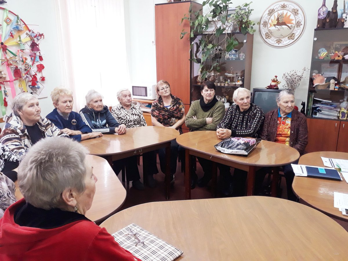 Сегодня в ЦАД "ВЕРА" МО "Кузоватовский район" прошла информационная встреча по теме «Защита старшего поколения от мошеннических действий". Представители социальной защиты населения,полиции и администрации района рассказали о наиболее распространённых способах мошенничества