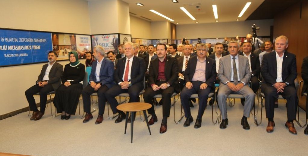 EgitimBirSen's tweet photo. #OdakAnaliz4 “Mesleki ve Teknik Eğitime Bakış” araştırmamızı kamuoyu ile paylaştığımız basın açıklamamız başladı. Raporumuzu hazırlayan @ebsamebs uzmanlarımızdan Serkan Yurdakul sunumunu gerçekleştiriyor.

@srknyrdkl https://t.co/ndekt6UxfE