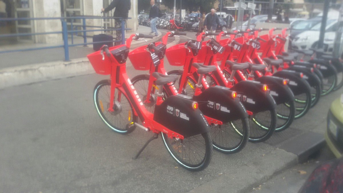 enr1ca's tweet image. Dear @Uber_Italia and @virginiaraggi this is poor design. How are we supposed to know where to park the bike if there is no dedicated area? Are we going to see the same mess we saw with Obike? @Enjoy relies on street parking signs, what about you? #poordesign #uberjump #roma #ux