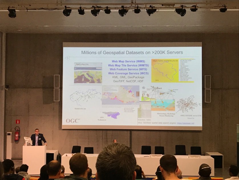 LeonMeulen's tweet image. Meer dan 200.000 !! servers wereldwijd live volgens @BartDeLathouwer #foss4gbe